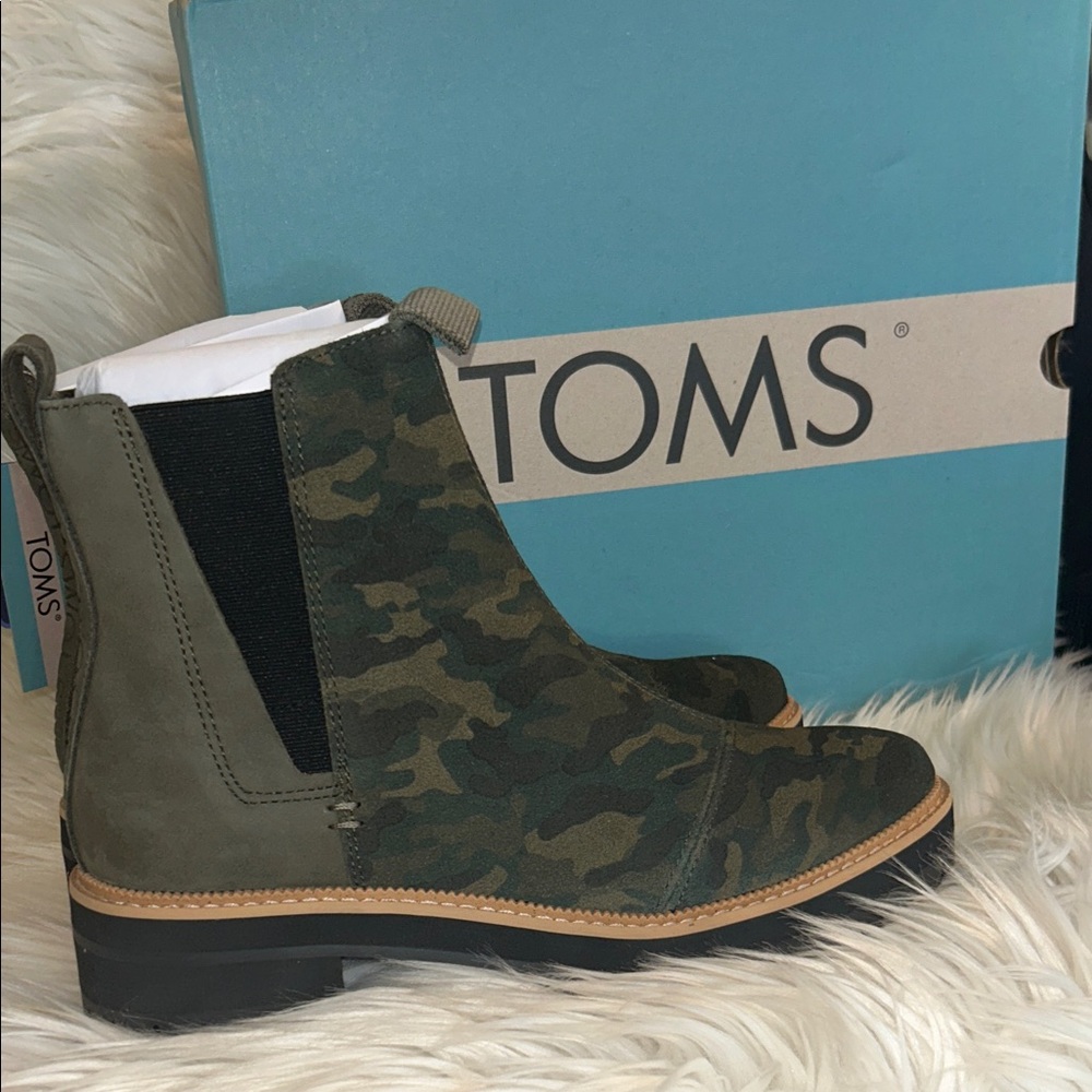TOMS Green Camouflage Boots